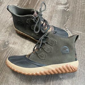 Sorel Out and About Plus Duck boots size 7.5
